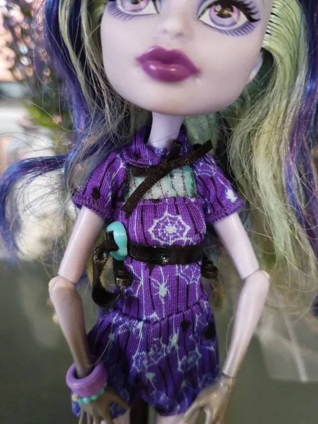 Muñeca Monster Hig twyla coffin bean