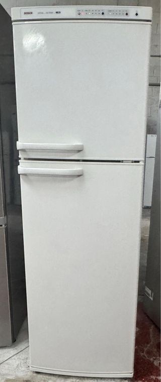 NEVERA 2 PUERTAS BOSCH NO FROST EN BLANCO