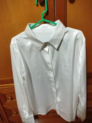 Blusa satinada Shein blanca talla XL