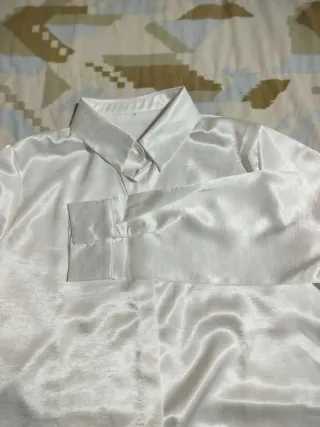 Blusa satinada Shein blanca talla XL