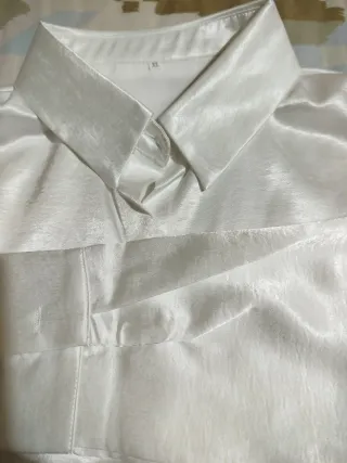 Blusa satinada Shein blanca talla XL