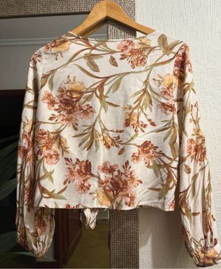 Camisa H&M flores talla M