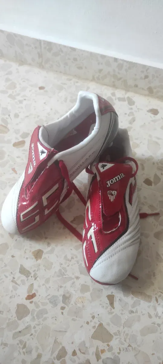 Botas de fútbol Joma rojas y blancas sevilla fc