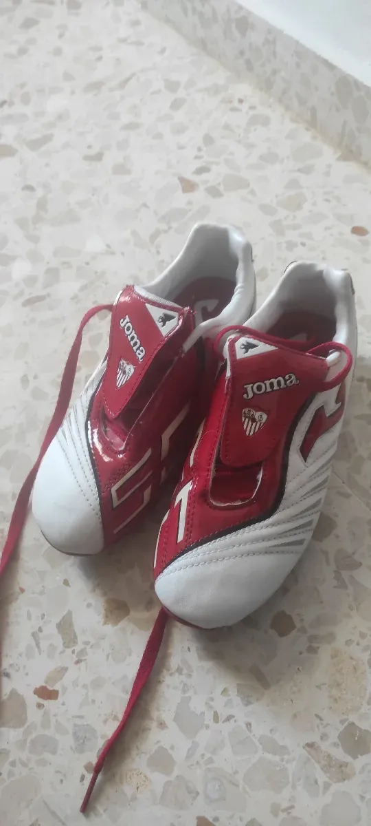 Botas de fútbol Joma rojas y blancas sevilla fc