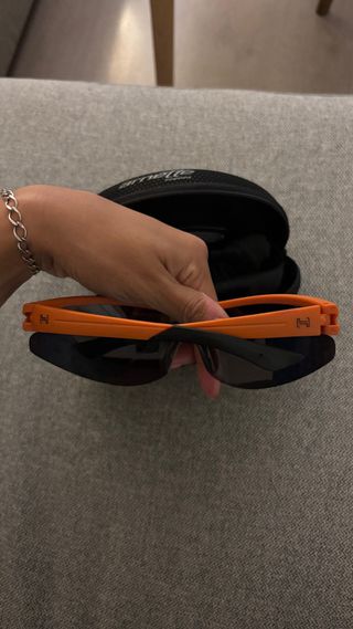 Gafas de sol deportivas hombre naranja y rojo