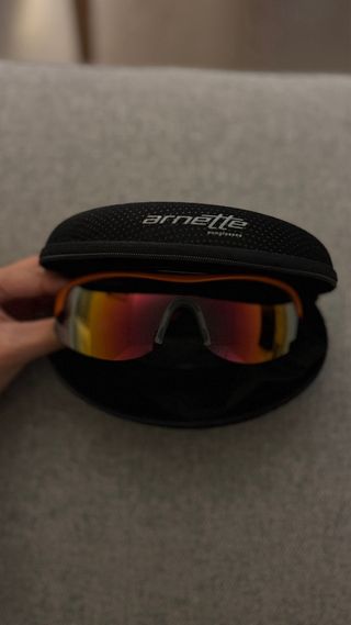 Gafas de sol deportivas hombre naranja y rojo