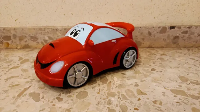 Coche teledirigido rojo chicco.