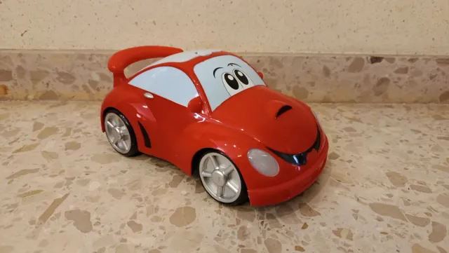 Coche teledirigido rojo chicco.