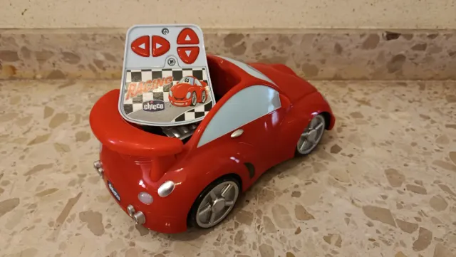 Coche teledirigido rojo chicco.