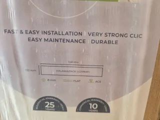 Tarima flotante + rodapie + aislante térmico