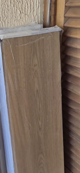 Tarima flotante + rodapie + aislante térmico