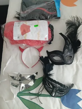 Confezione Costumi Carnevale Maschere e Accessori