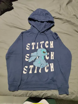 Sudadera azul con estampado de Stitch
