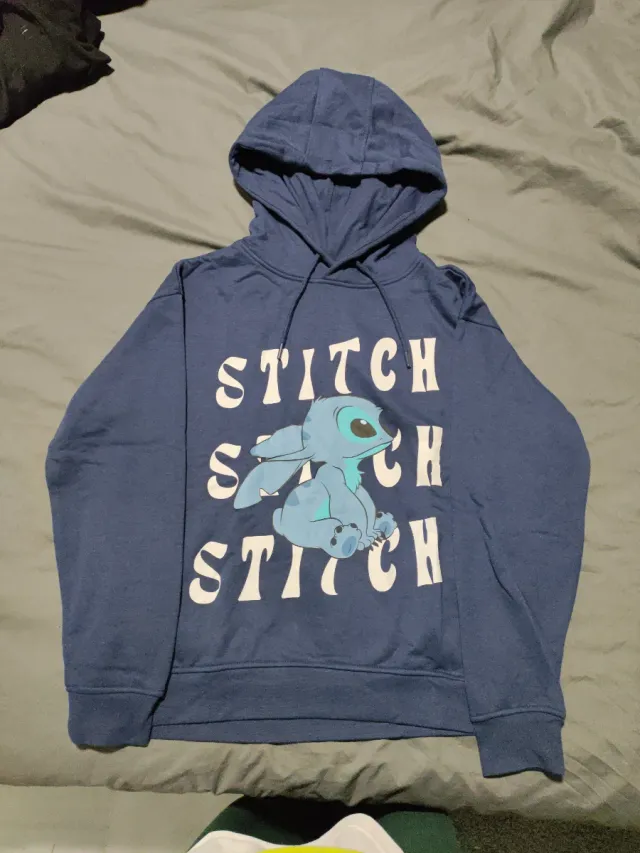 Sudadera azul con estampado de Stitch