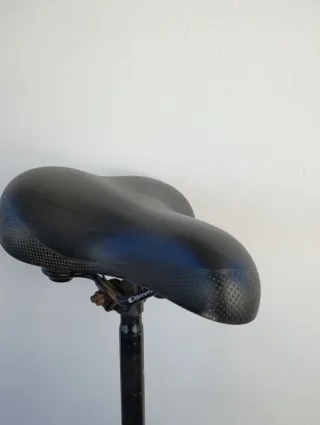 Sillín de bicicleta negro