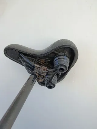 Sillín de bicicleta negro