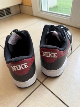 Nike Air Force 1 Negras y Rojas