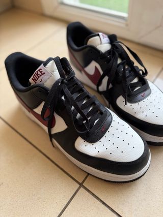 Nike Air Force 1 Negras y Rojas