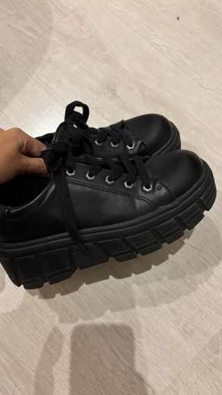 Zapatos Stradivarius negros plataforma