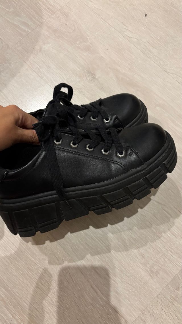 Zapatos Stradivarius negros plataforma