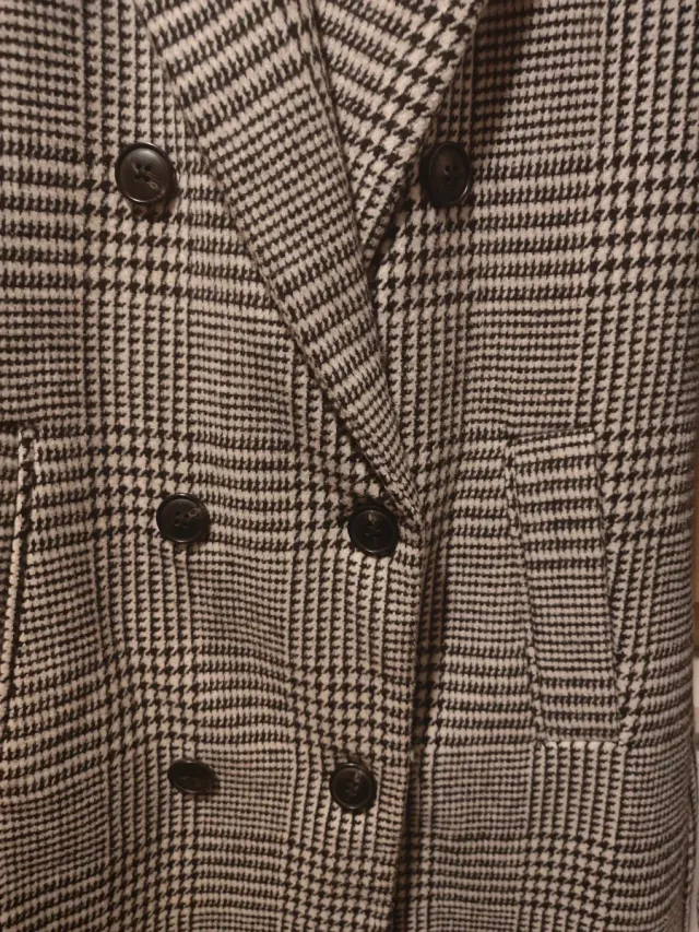 Abrigo Stradivarius cuadros gris y negro T.S