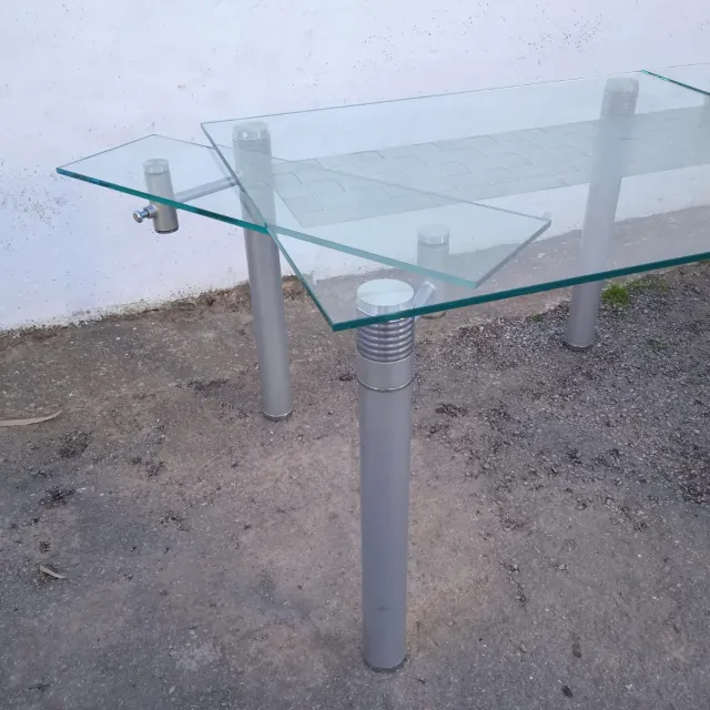 Mesa de comedor cristal y metal