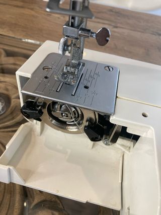 Máquina de coser KOSEL