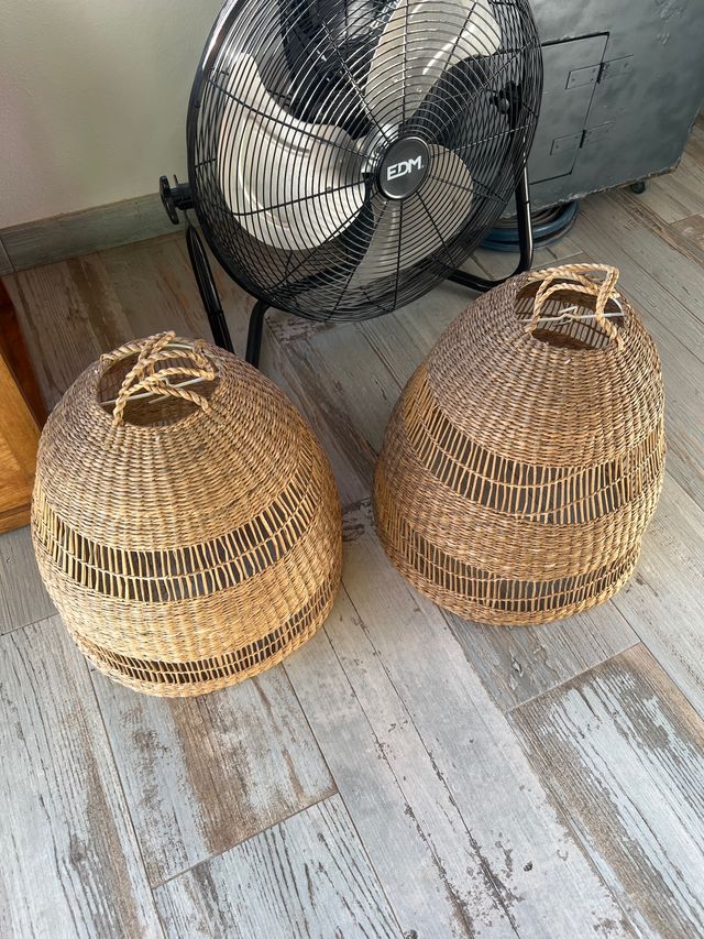 2 Lámparas de Mimbre Campana