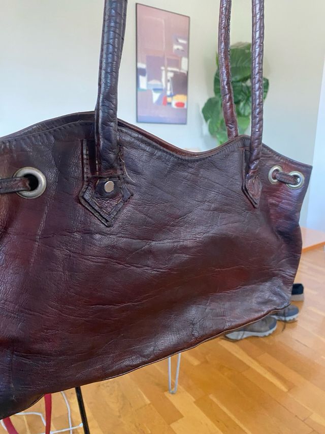 Bolso de cuero marrón hecho a mano en Marruecos