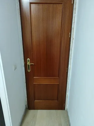 Puerta interior madera sapely maciza varias medida