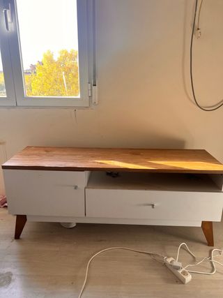 Mueble TV madera y blanco