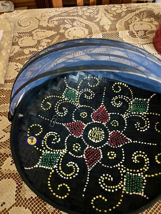 Cestino artigianale portafrutta in bambù decorato