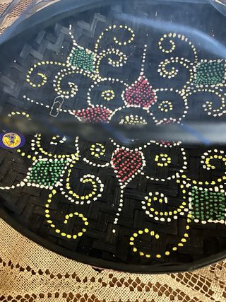 Cestino artigianale portafrutta in bambù decorato