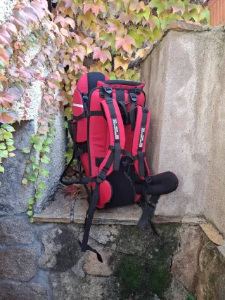Mochila Portabebés Trekking Roja y Negra