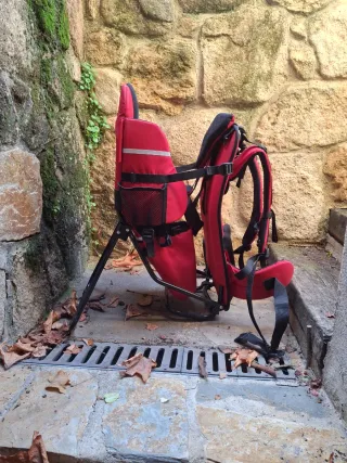 Mochila Portabebés Trekking Roja y Negra