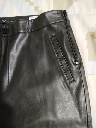 Pantalón Zara Negro Efecto Piel