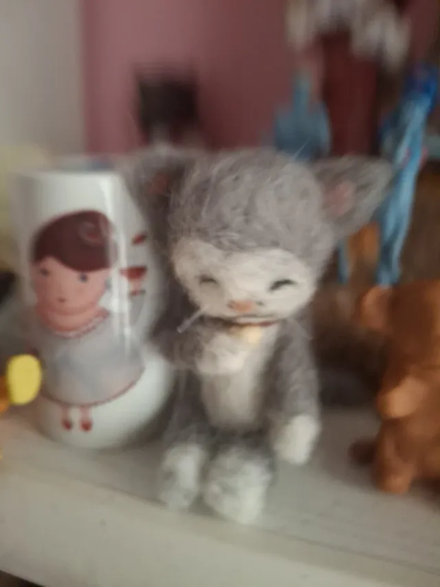 Muñeco gato fieltro hecho a mano
