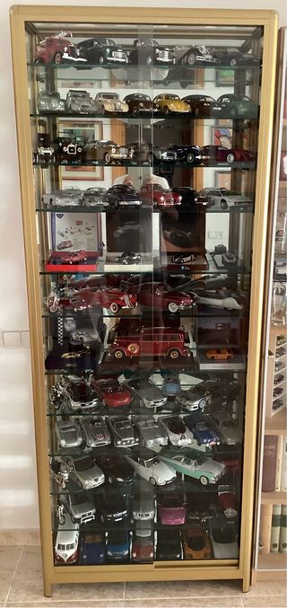 Vitrina expositora aluminio anodizado dorado