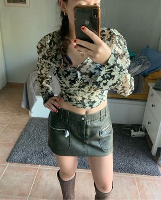 Minifalda con cremalleras efecto cuero