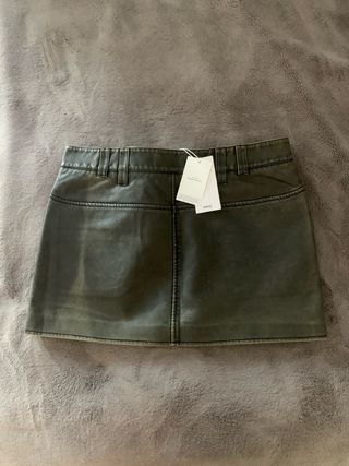 Minifalda con cremalleras efecto cuero