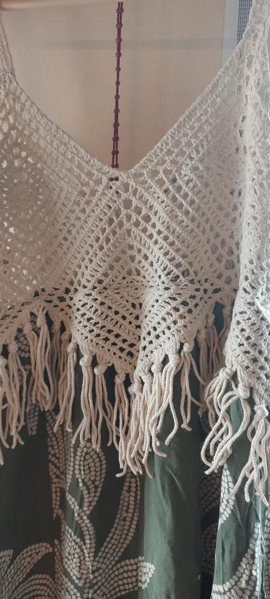 Vestido largo verde con estampado blanco