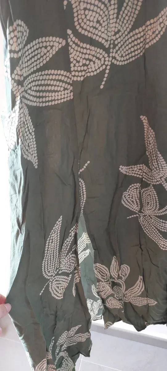 Vestido largo verde con estampado blanco