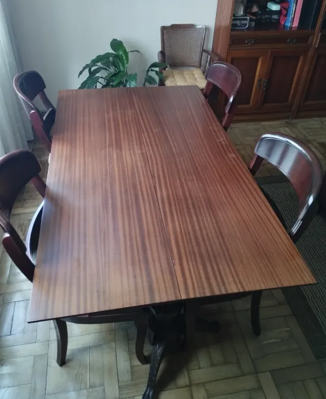 Mesa comedor y 4 sillas caoba