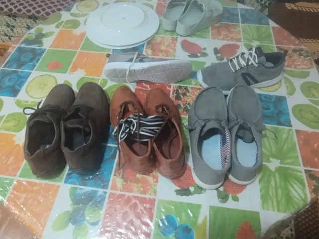 Zapatos Marrones y Grises