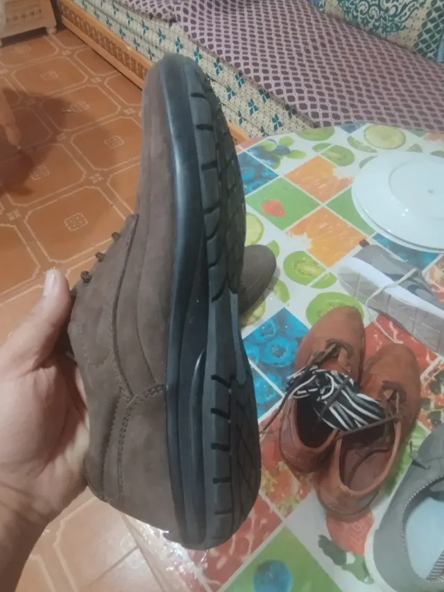 Zapatos Marrones y Grises