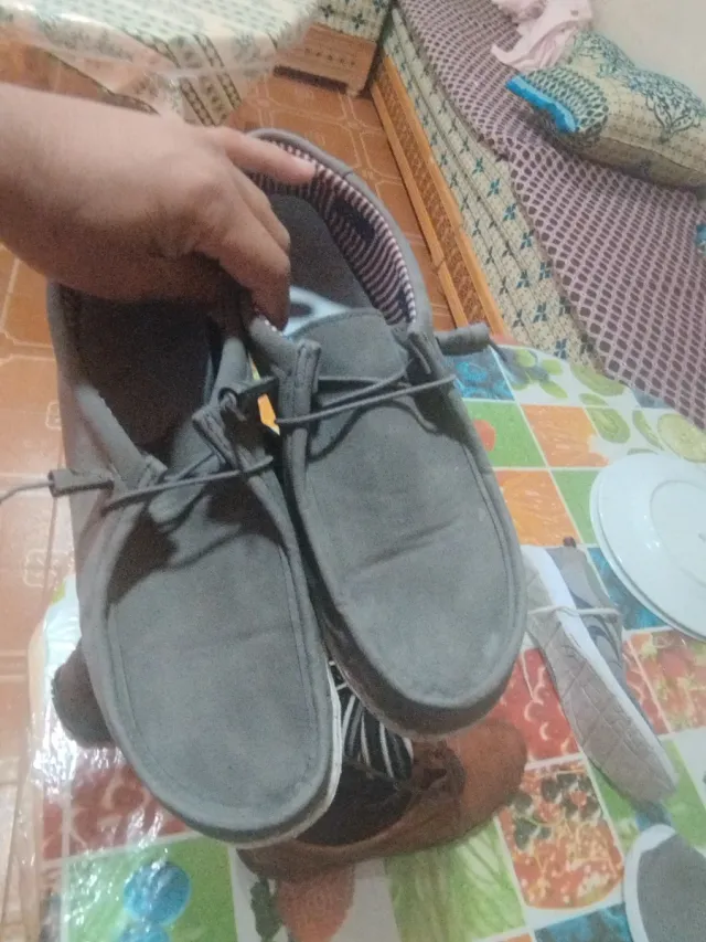 Zapatos Marrones y Grises