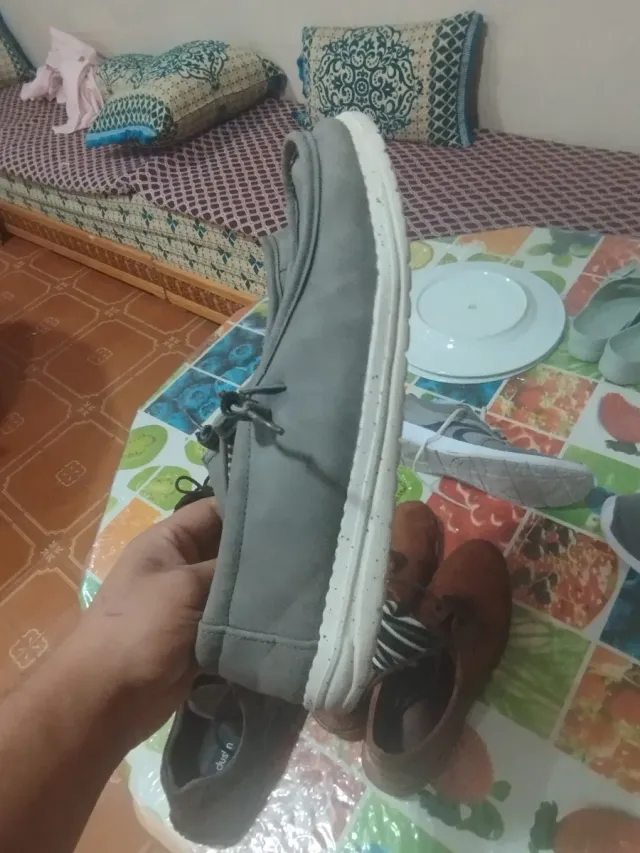 Zapatos Marrones y Grises