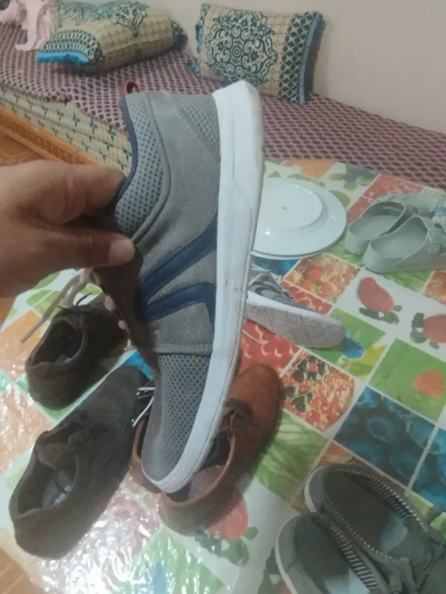 Zapatos Marrones y Grises