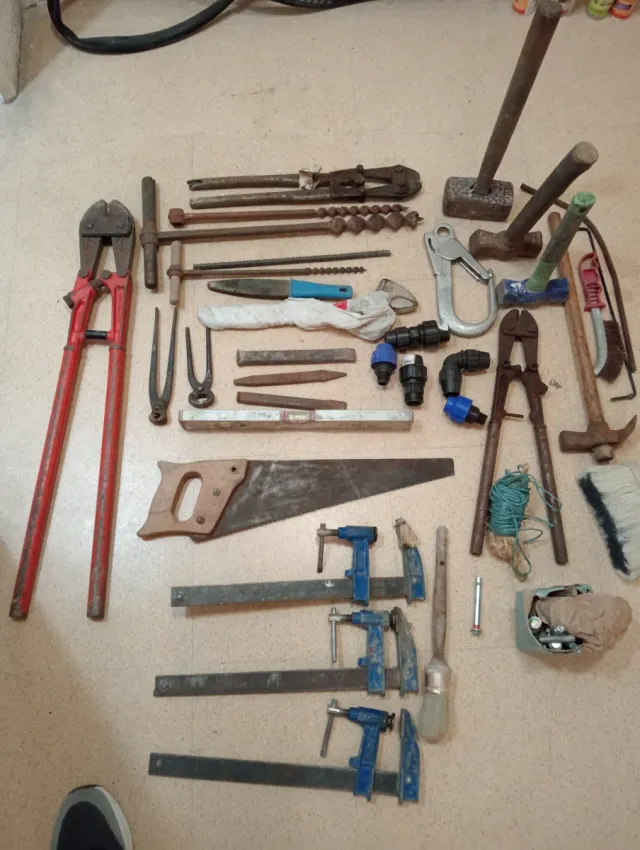 Tijera corta varillas y 2 sargentos