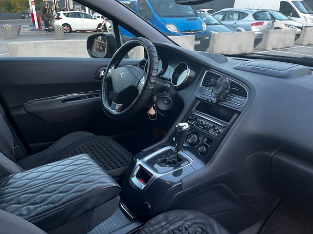 Peugeot 5008 Allure 1.6 BlueHDi 120 – Automático